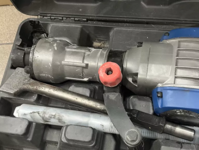 MŁOT WYBURZENIONWY DEDRA DED7835 WALIZKA