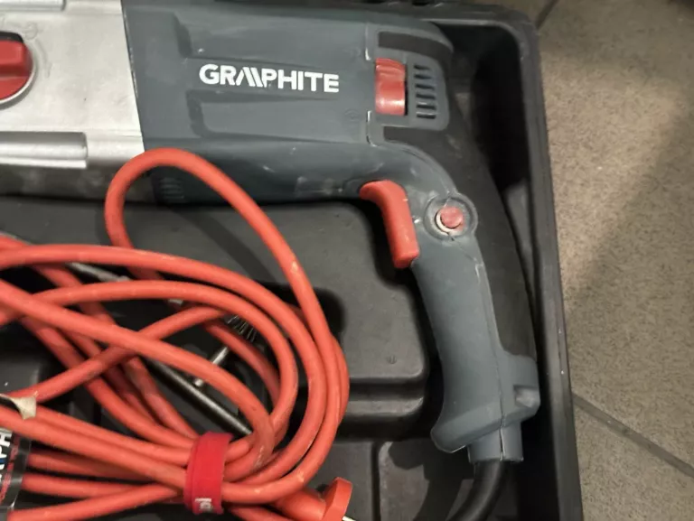MŁOTOWIERTARKA GRAPHITE SDS PLUS 900 W 58G528 WALIZKA