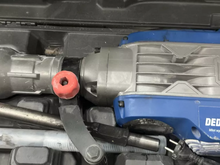 MŁOT WYBURZENIONWY DEDRA DED7835 WALIZKA