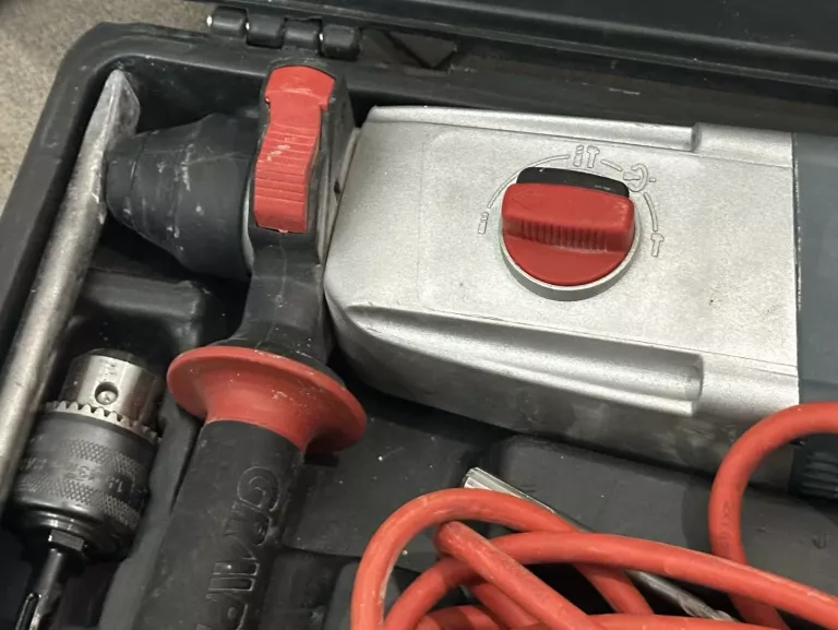 MŁOTOWIERTARKA GRAPHITE SDS PLUS 900 W 58G528 WALIZKA