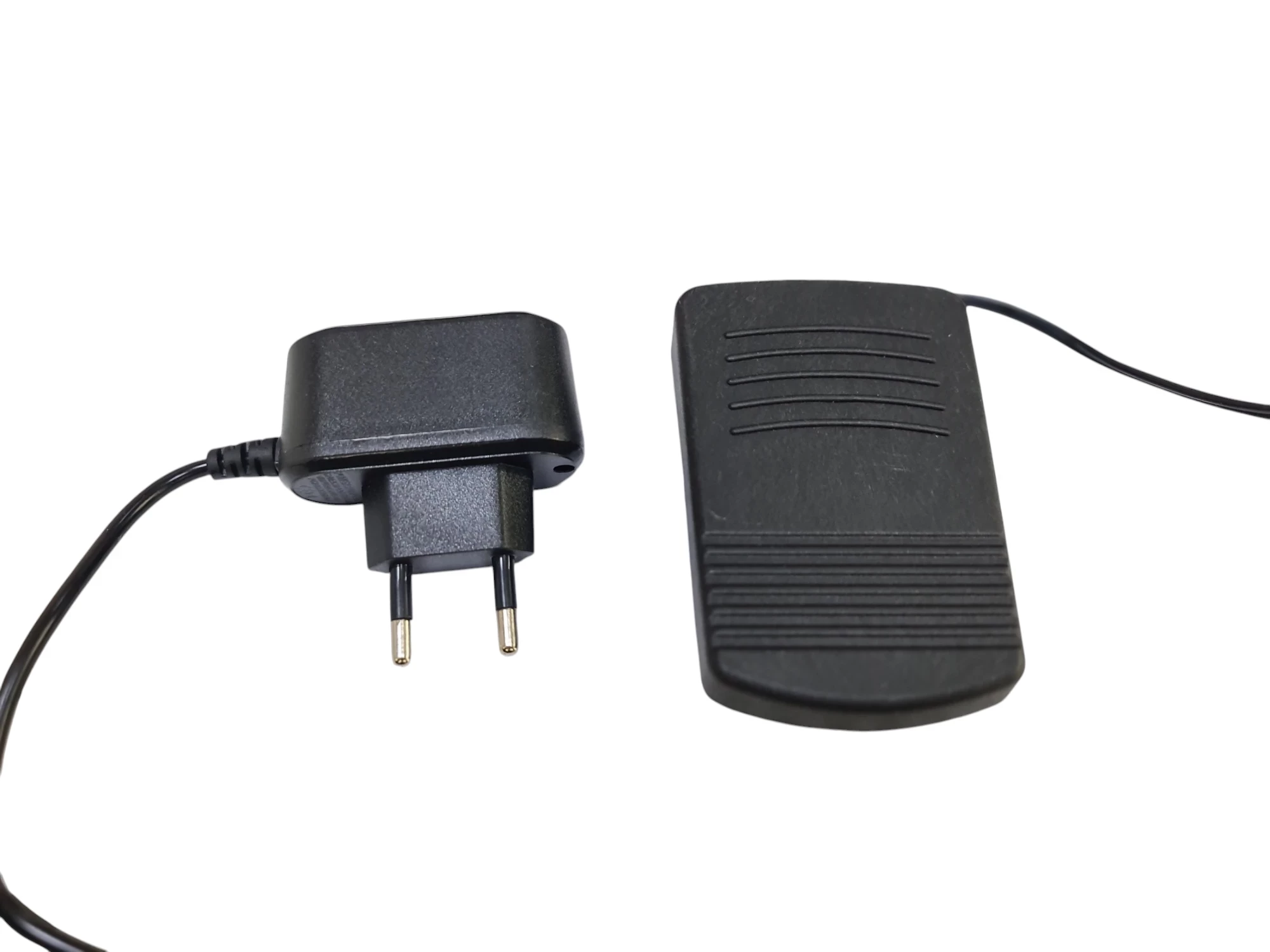 maszyna-do-szycia-sm-202a-kolor-dominujacy-129357-2