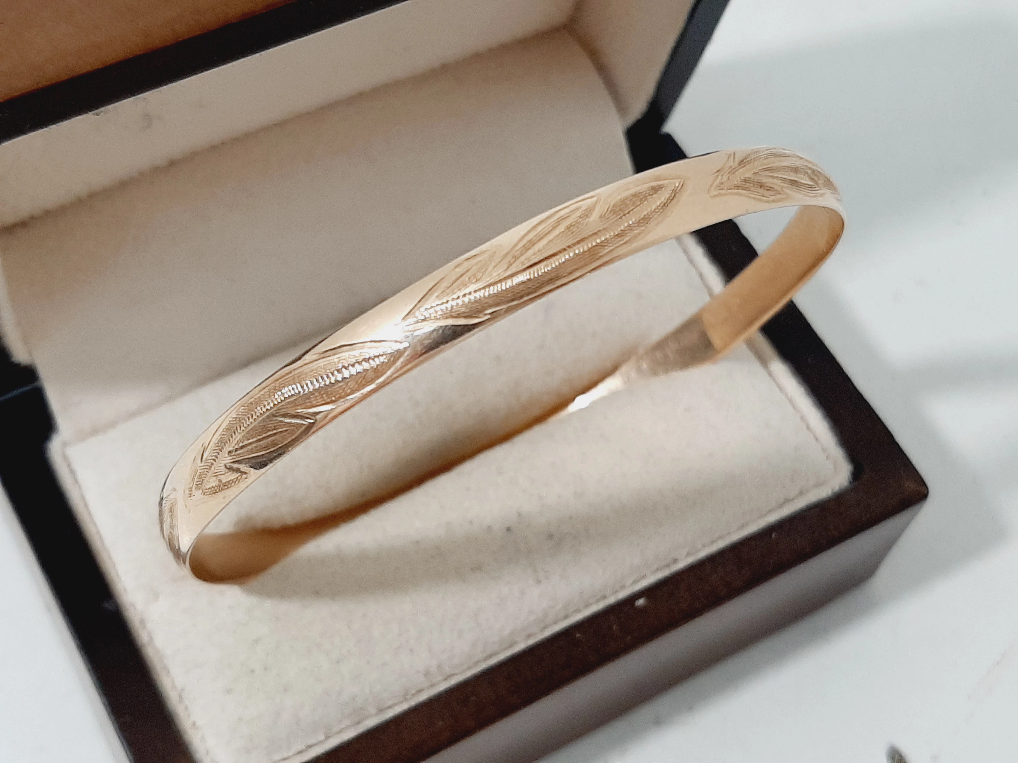 sztywna-zlota-bransoletka-583-1409-g-material-15835-2