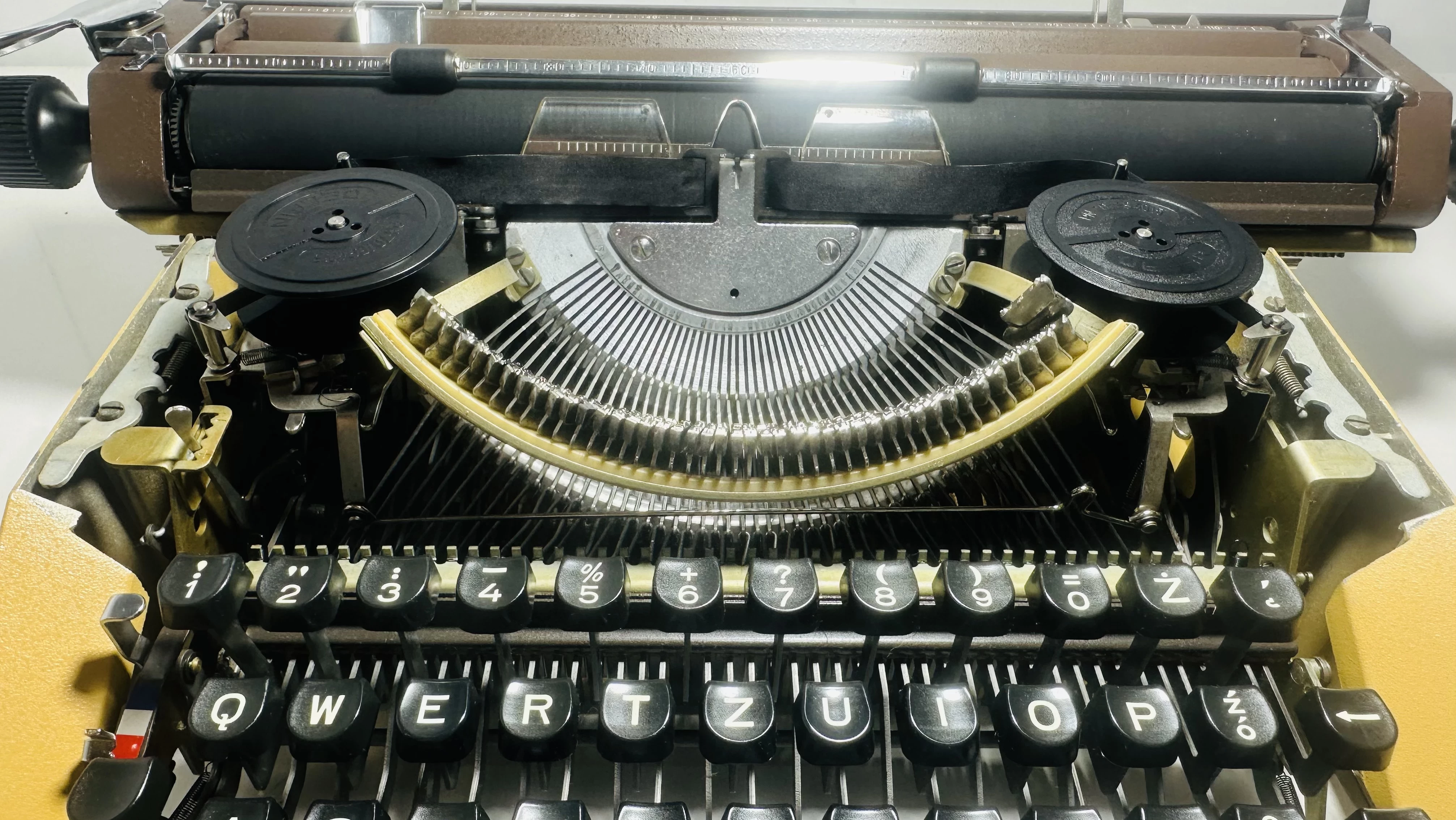 maszyna-do-pisania-prl-lucznik-1303-instrukcja-kalki-walizka-okazja-marka-248811-1017239