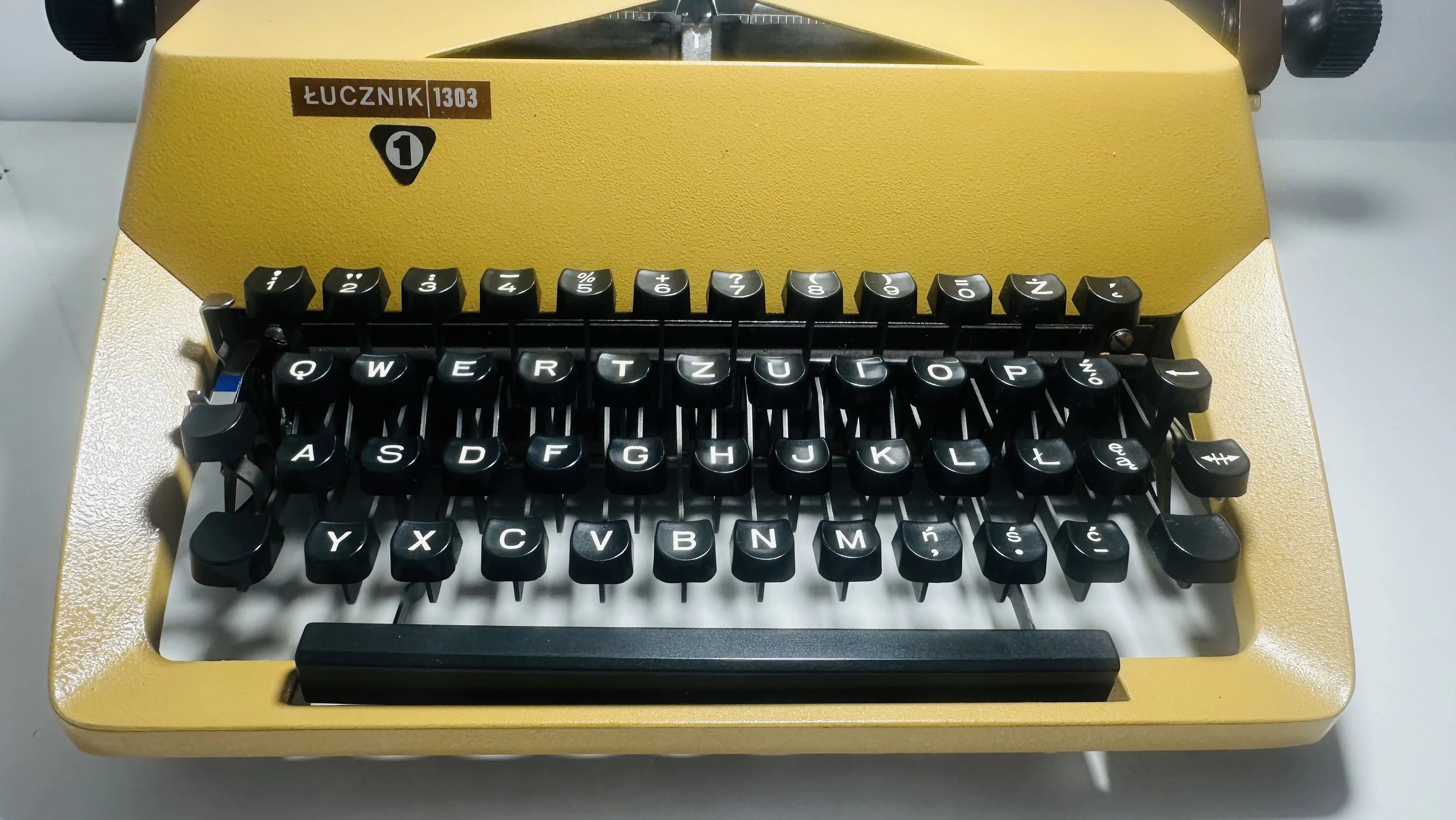 maszyna-do-pisania-prl-lucznik-1303-instrukcja-kalki-walizka-okazja-krajregion-powstania-249267-1145007