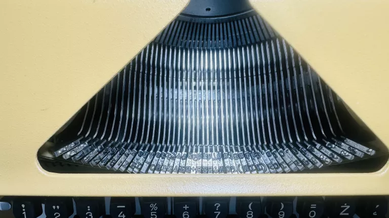 maszyna-do-pisania-prl-lucznik-1303-instrukcja-kalki-walizka-okazja-wiek-249280-1148026