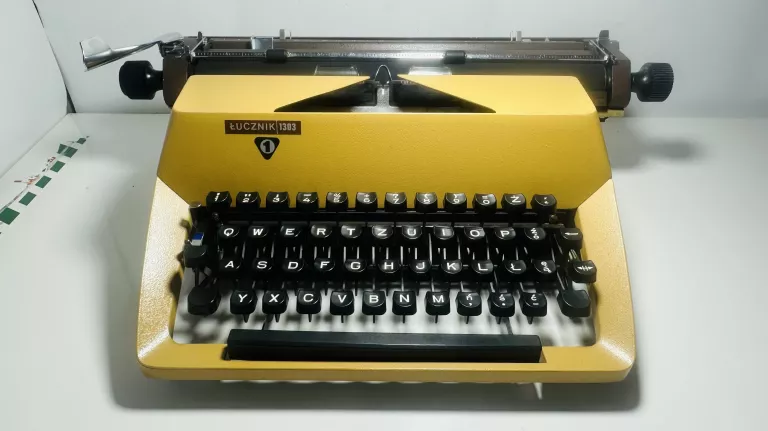 maszyna-do-pisania-prl-lucznik-1303-instrukcja-kalki-walizka-okazja-rok-produkcji-1970