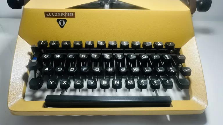 maszyna-do-pisania-prl-lucznik-1303-instrukcja-kalki-walizka-okazja-krajregion-powstania-249267-1145007
