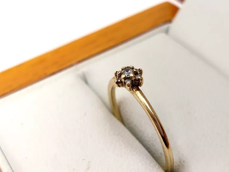 zloty-pierscionek-z-cyrkoniami-333-084-g-r-10-rodzaj-2205-16