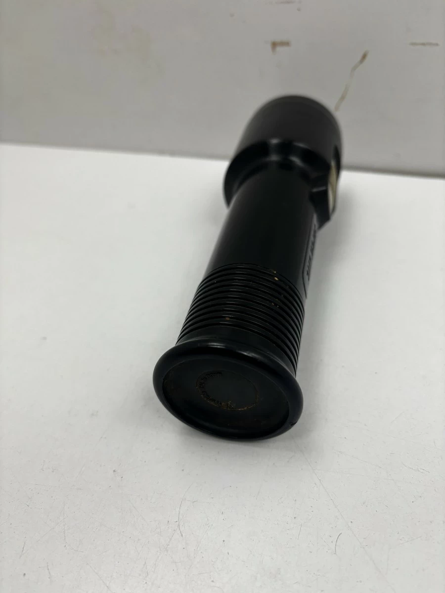 latarka-panasonic-stary-model-stan-11323-2