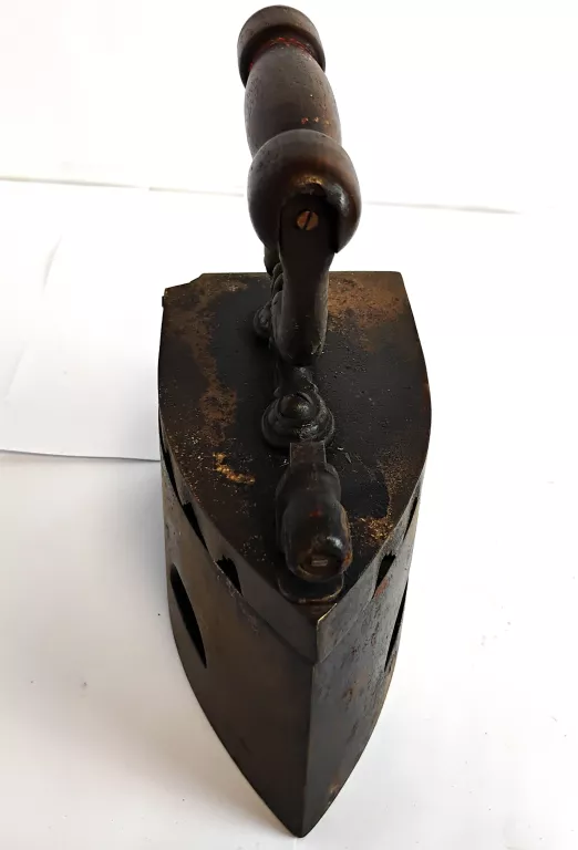 stare-zeliwne-zelazko-na-wegiel-drzewny-stan-11323-253798