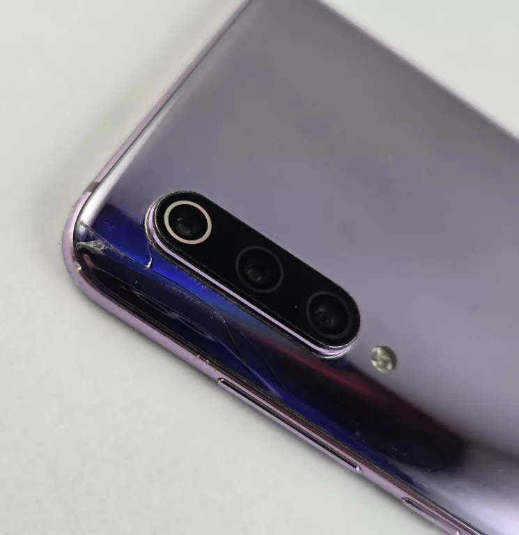 telefon-xiaomi-mi-9-664gb-zbity-tyl-pamiec-ram-202865-214117