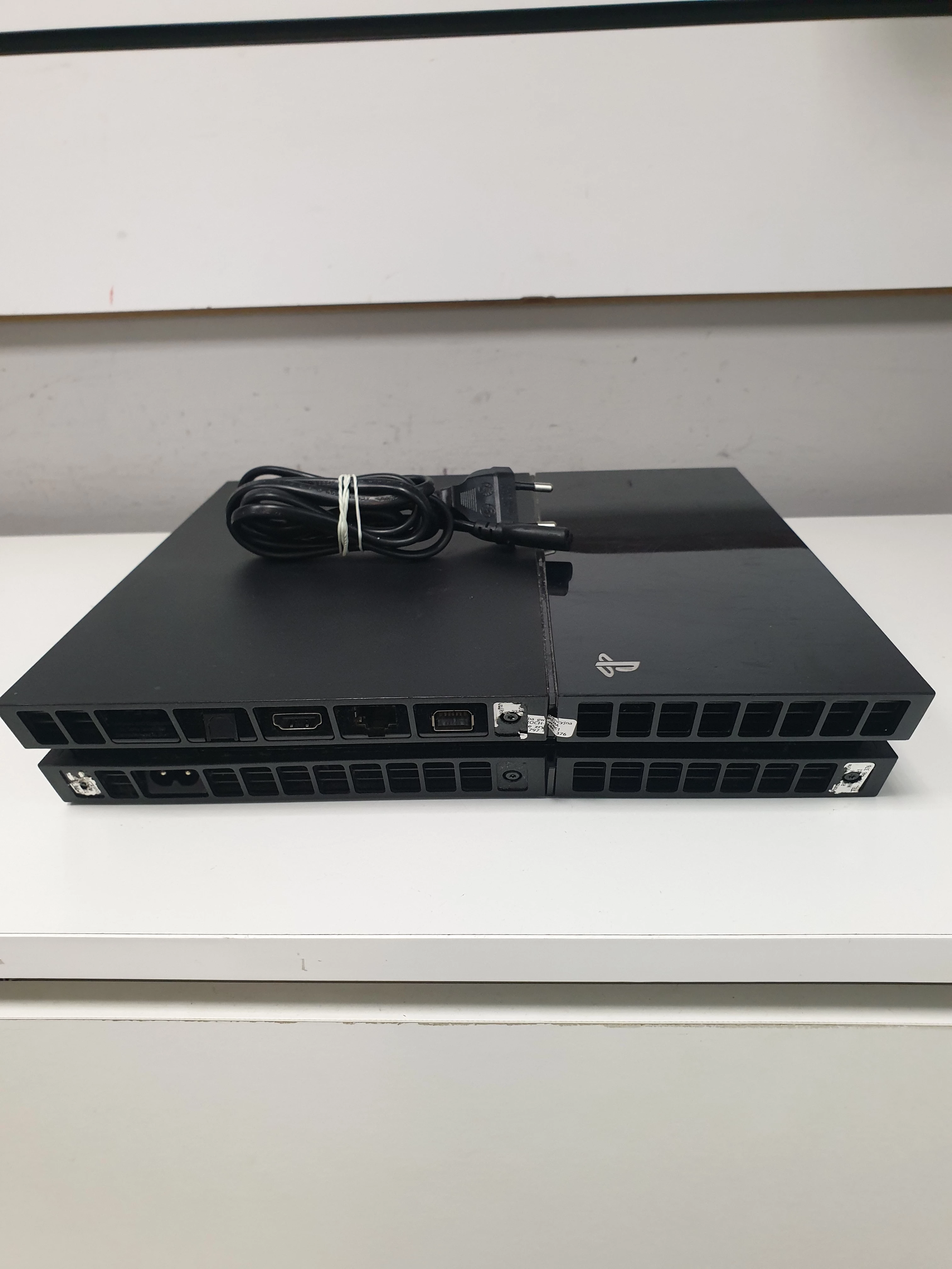 konsola-ps4-500gb-bez-pada-z-zasilaczem-kod-producenta-cuh-1004a