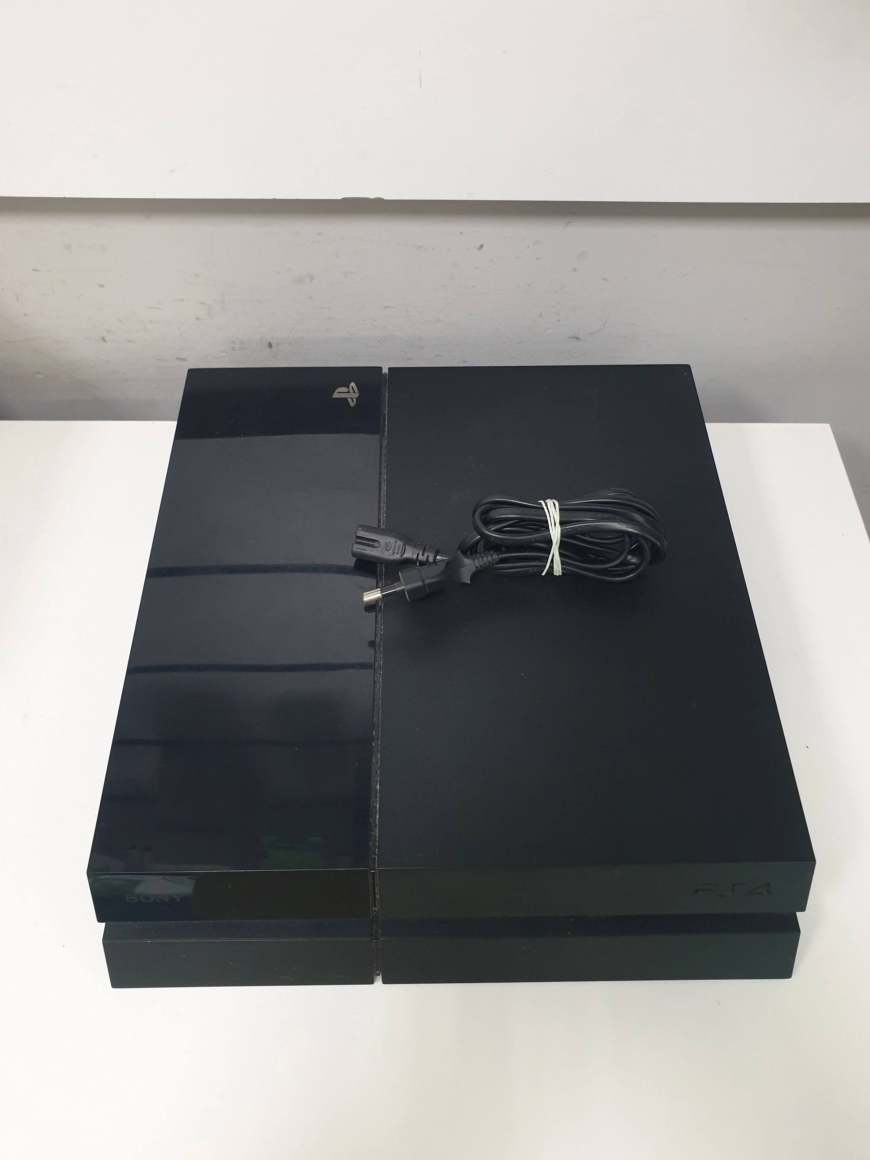 konsola-ps4-500gb-bez-pada-z-zasilaczem-ean-gtin-886389134228