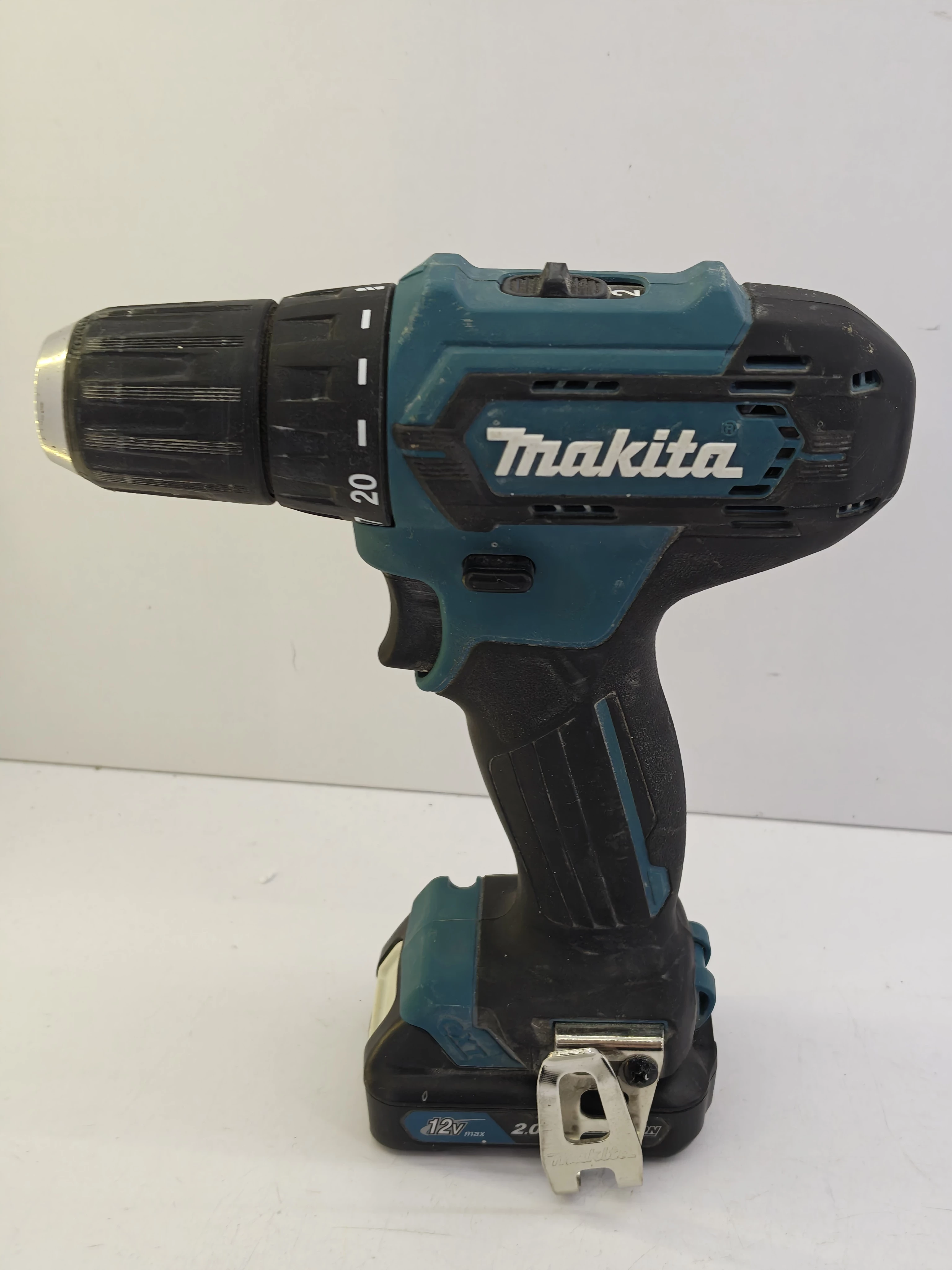 zestaw-makita-clx224saj-2-wkretarki-2x-aku-lad-walizka-stan-11323-2