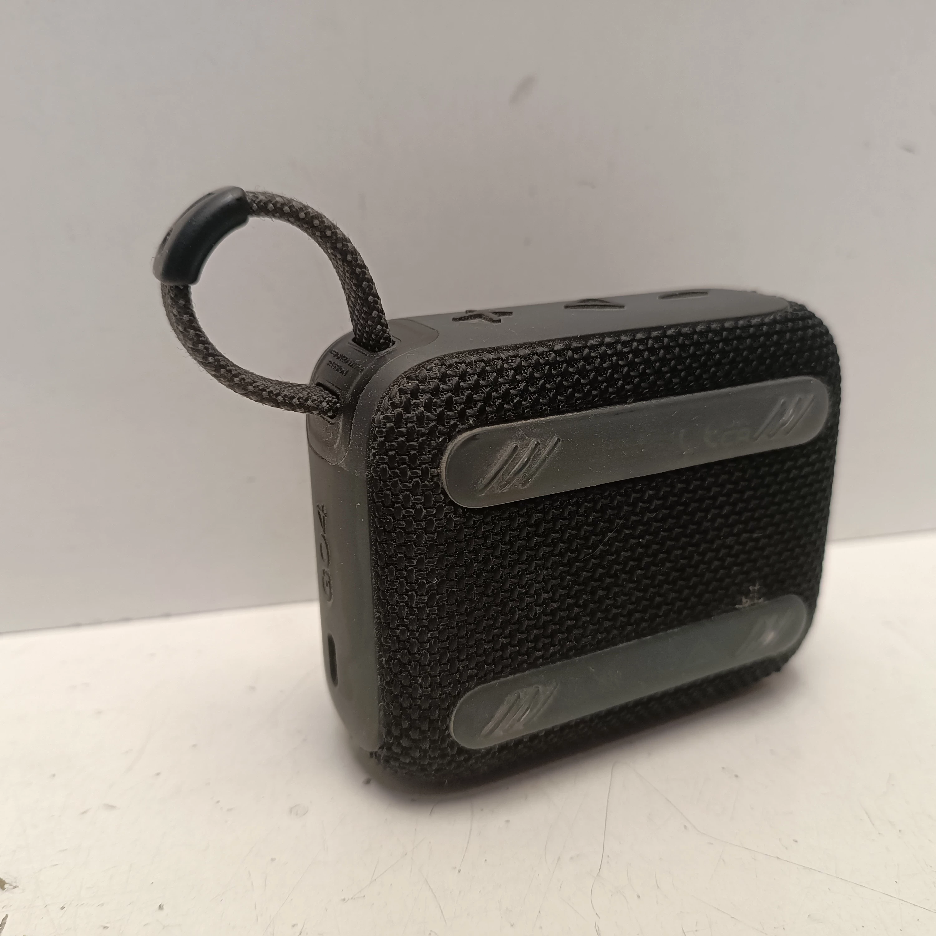 glosnik-jbl-go-4-moc-420