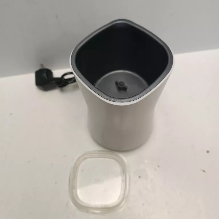 tchibo-spieniacz-elektryczny-do-mleka-500w-cichy-250ml-auto-stop-kolor-dominujacy-129357-3