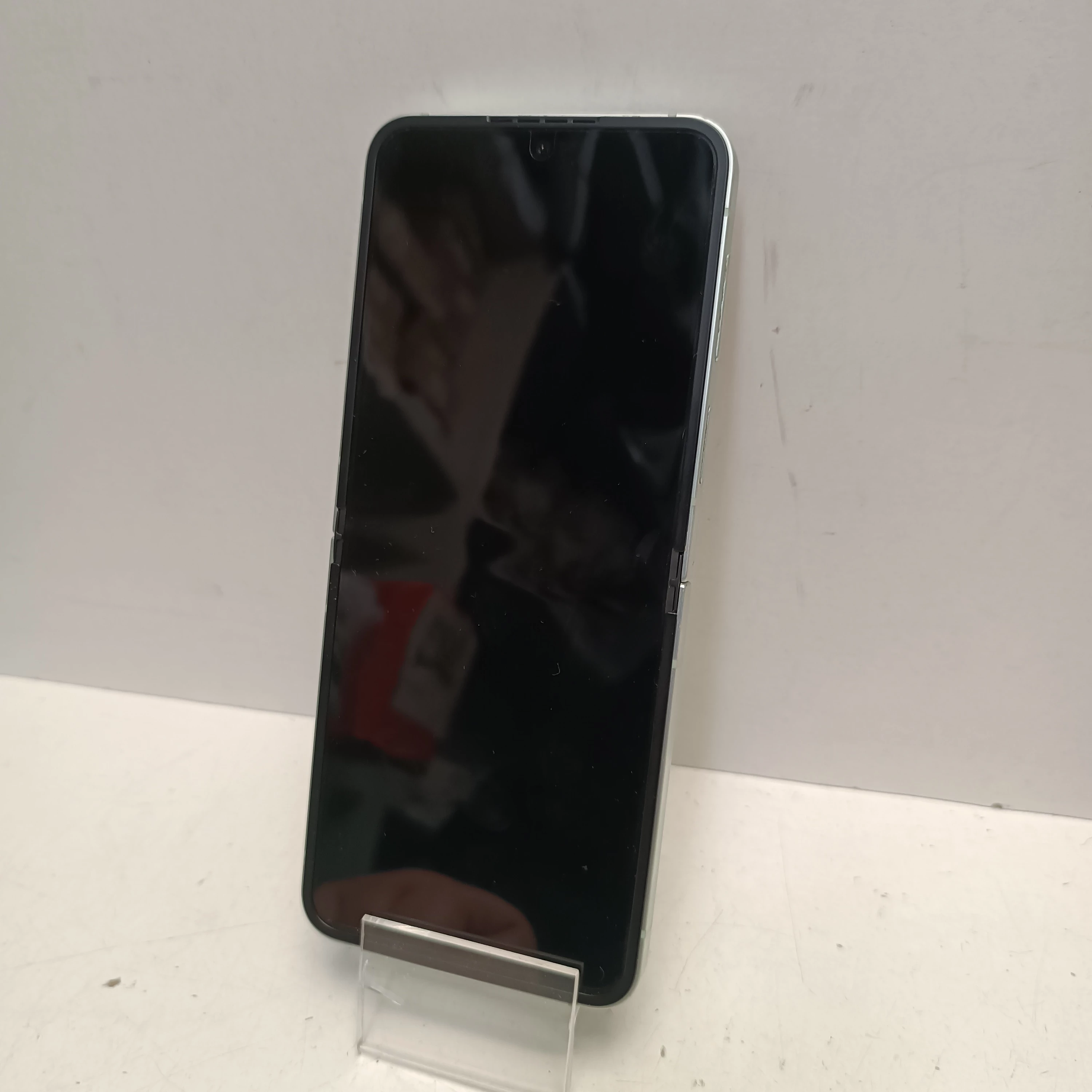 telefon-samsung-galaxy-z-flip-6-12512-gb-wbudowana-pamiec-202869-214181