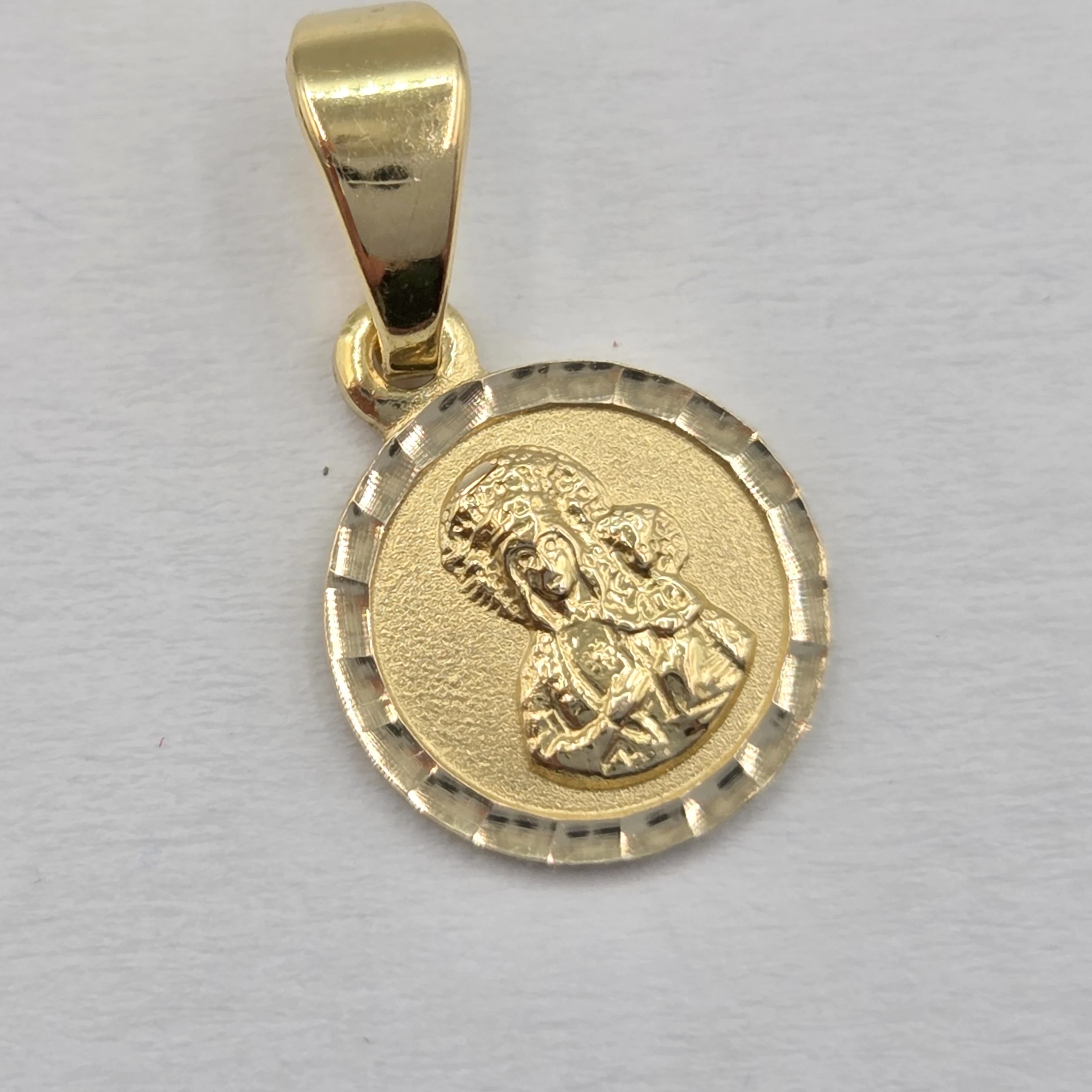 zlota-zawieszka-maryja-585-068g-ean-gtin-025646515541