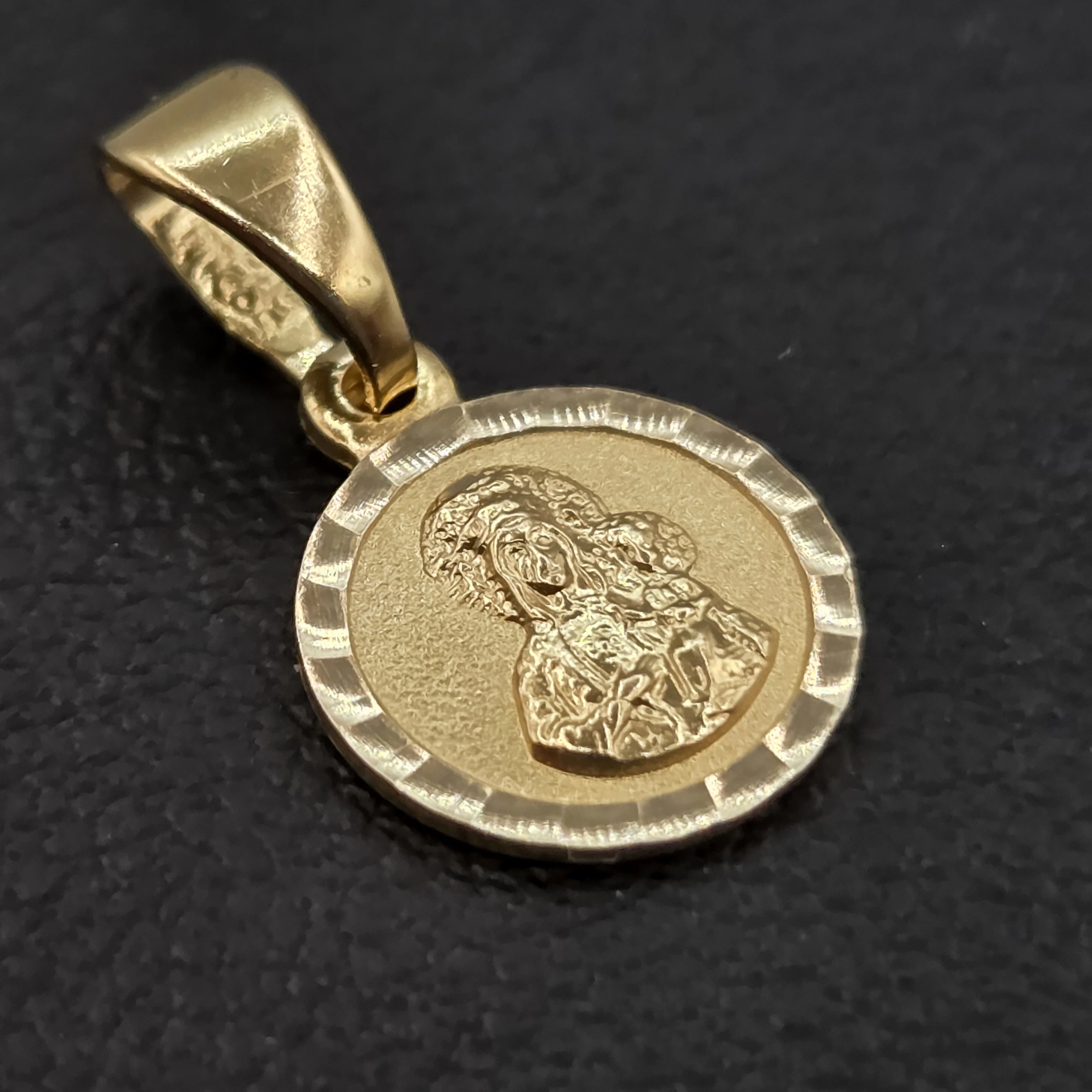 zlota-zawieszka-maryja-585-068g-plec-15851-1