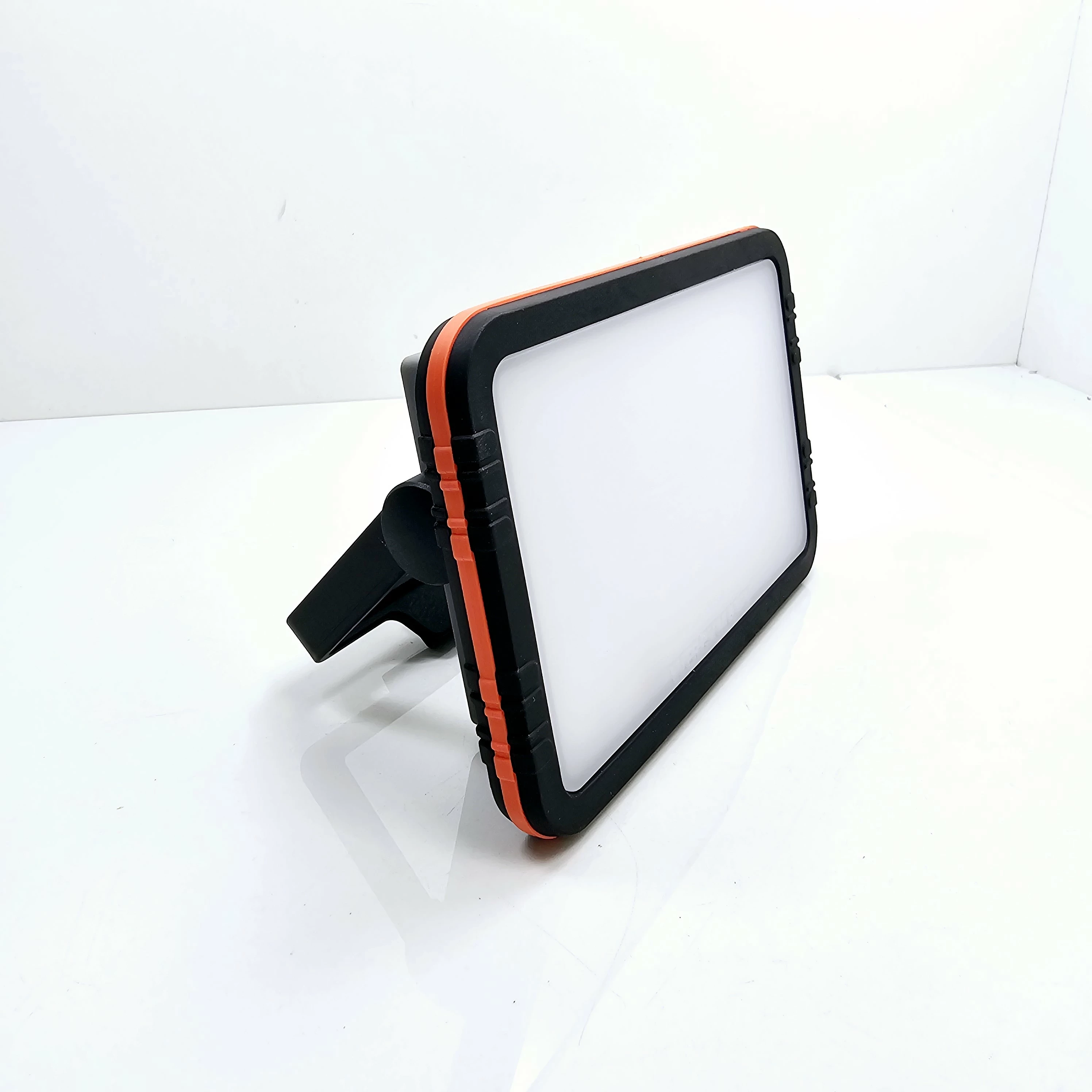 reflektor-roboczy-led-werckmann-700-lm-10w-398524-stan-11323-2