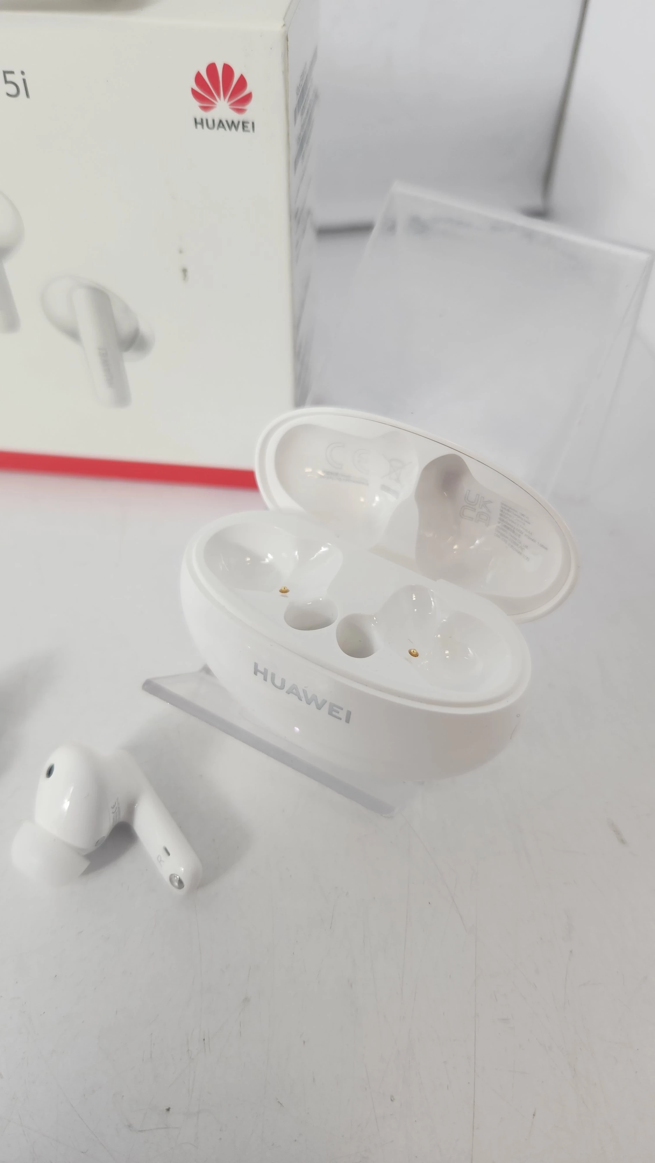 sluchawki-huawei-freebuds-5i-stan-11323-2