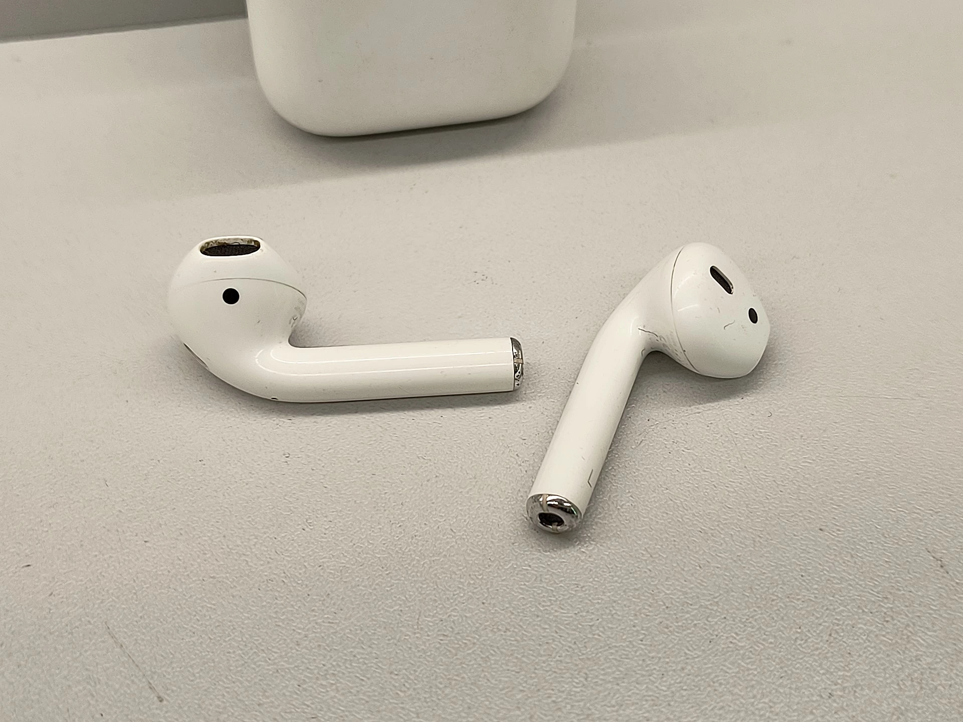 sluchawki-douszne-apple-air-pods-ii-generacji-a1602-stan-11323-2