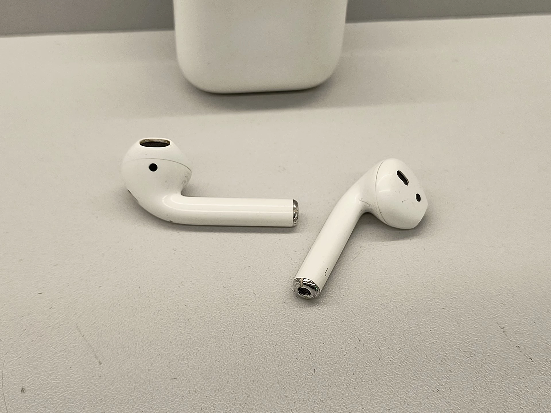 sluchawki-douszne-apple-air-pods-ii-generacji-a1602-kolor-dominujacy-129357-2