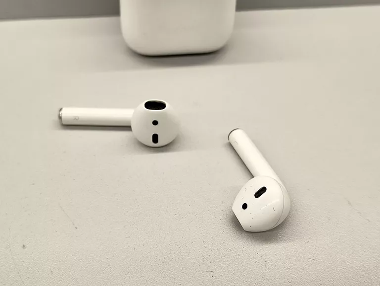 sluchawki-douszne-apple-air-pods-ii-generacji-a1602-transmisja-sygnalu-203713-217785