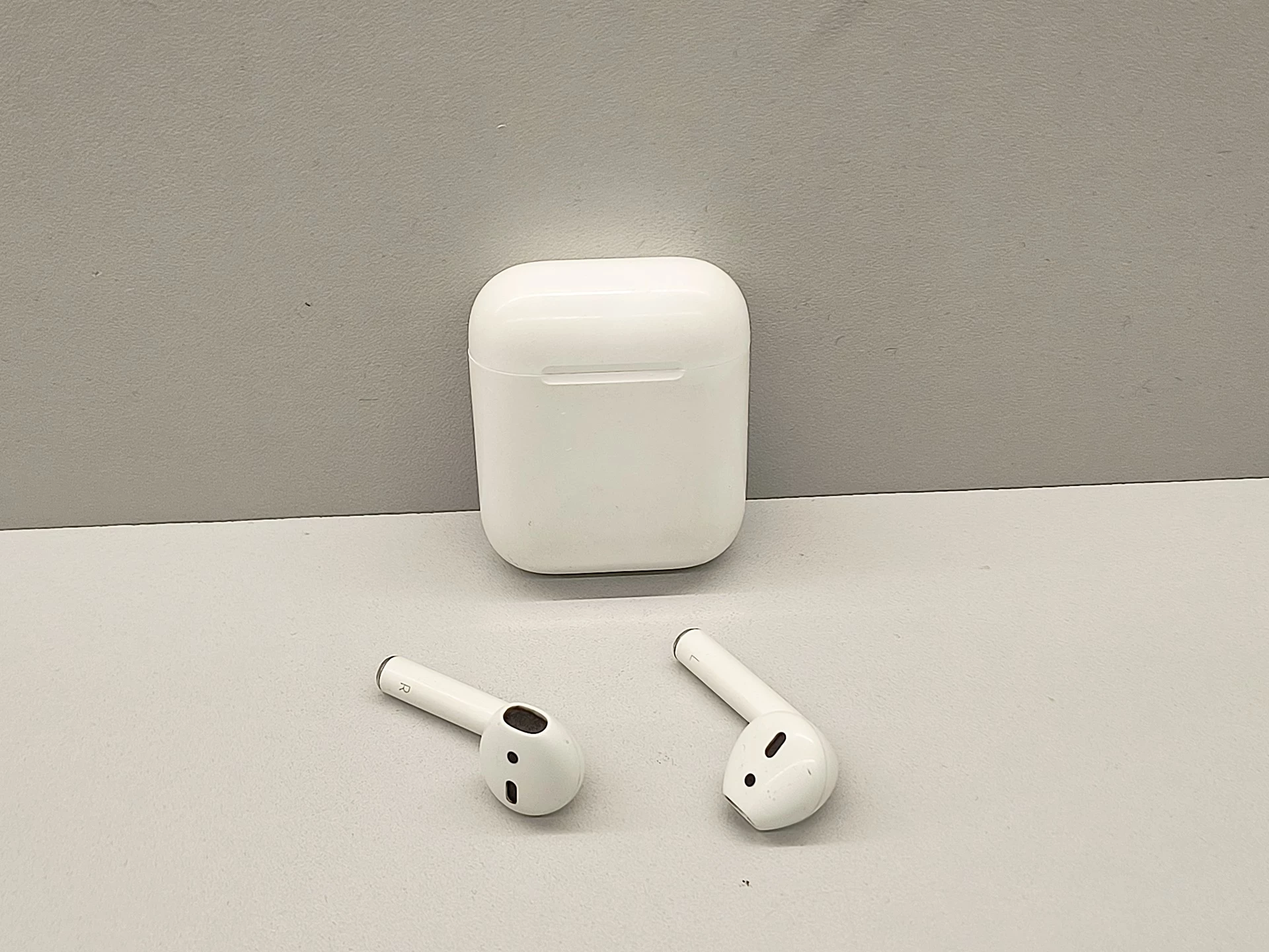 sluchawki-douszne-apple-air-pods-ii-generacji-a1602-ean-gtin-888462858502