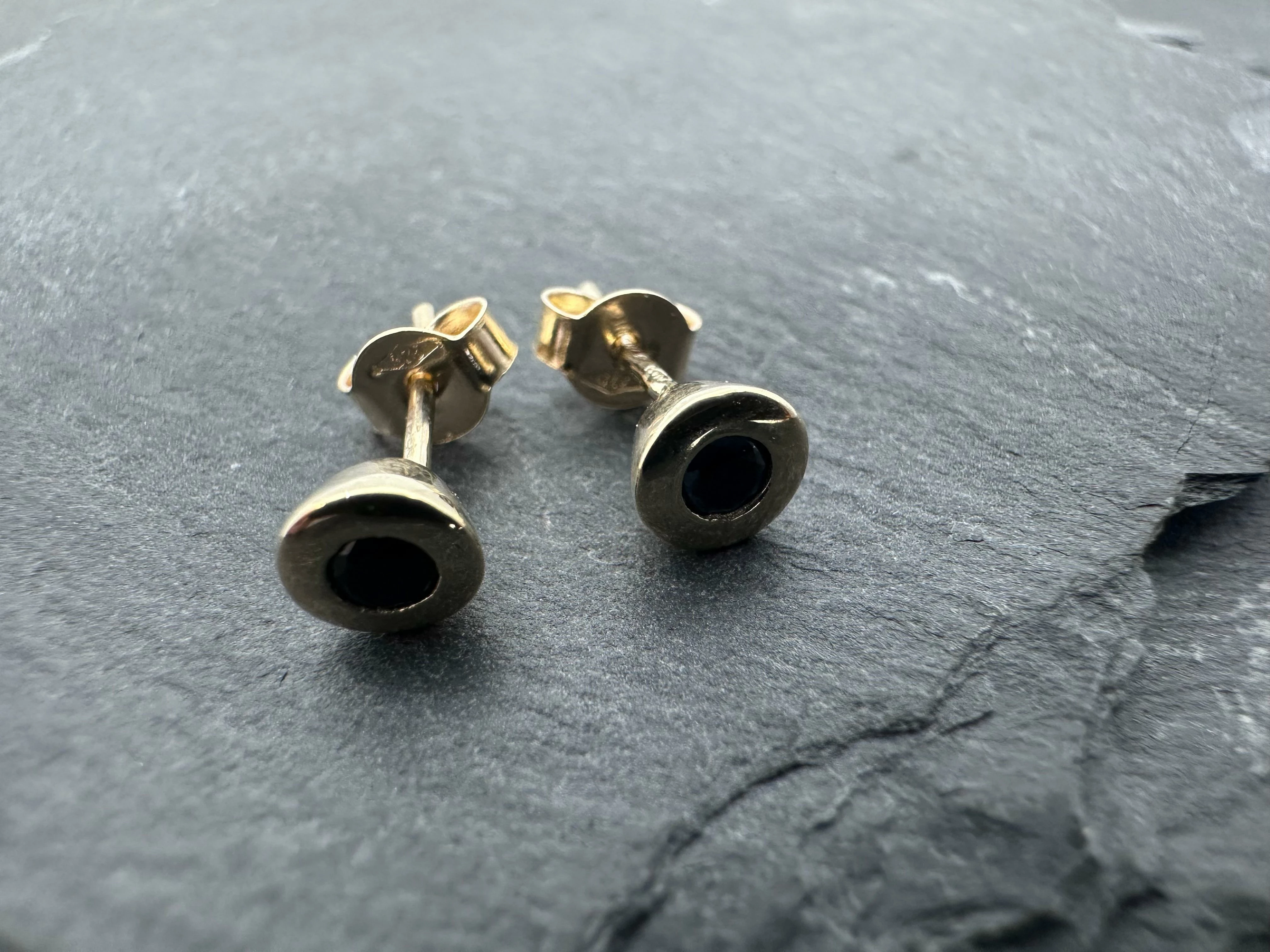 zlote-kolczyki-z-czarnym-oczkiem-proba-375-9k-122g-slupska-14-katowice