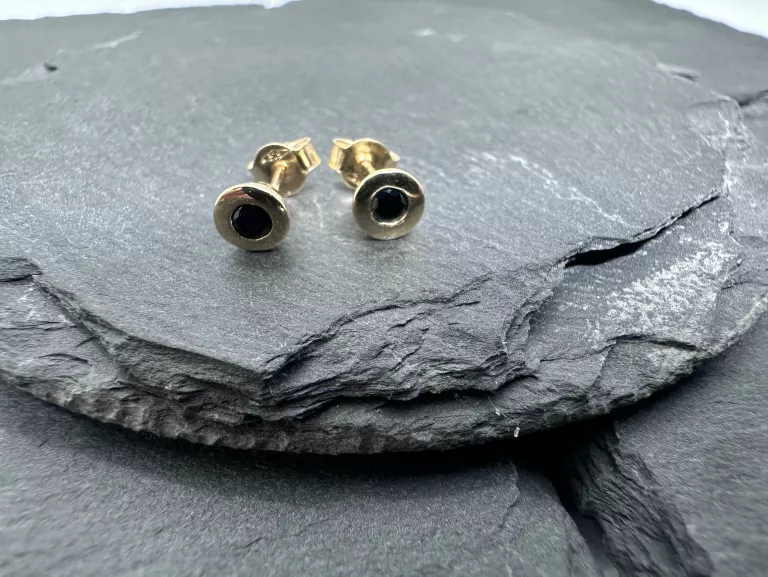 zlote-kolczyki-z-czarnym-oczkiem-proba-375-9k-122g-ean-gtin-5904353706242