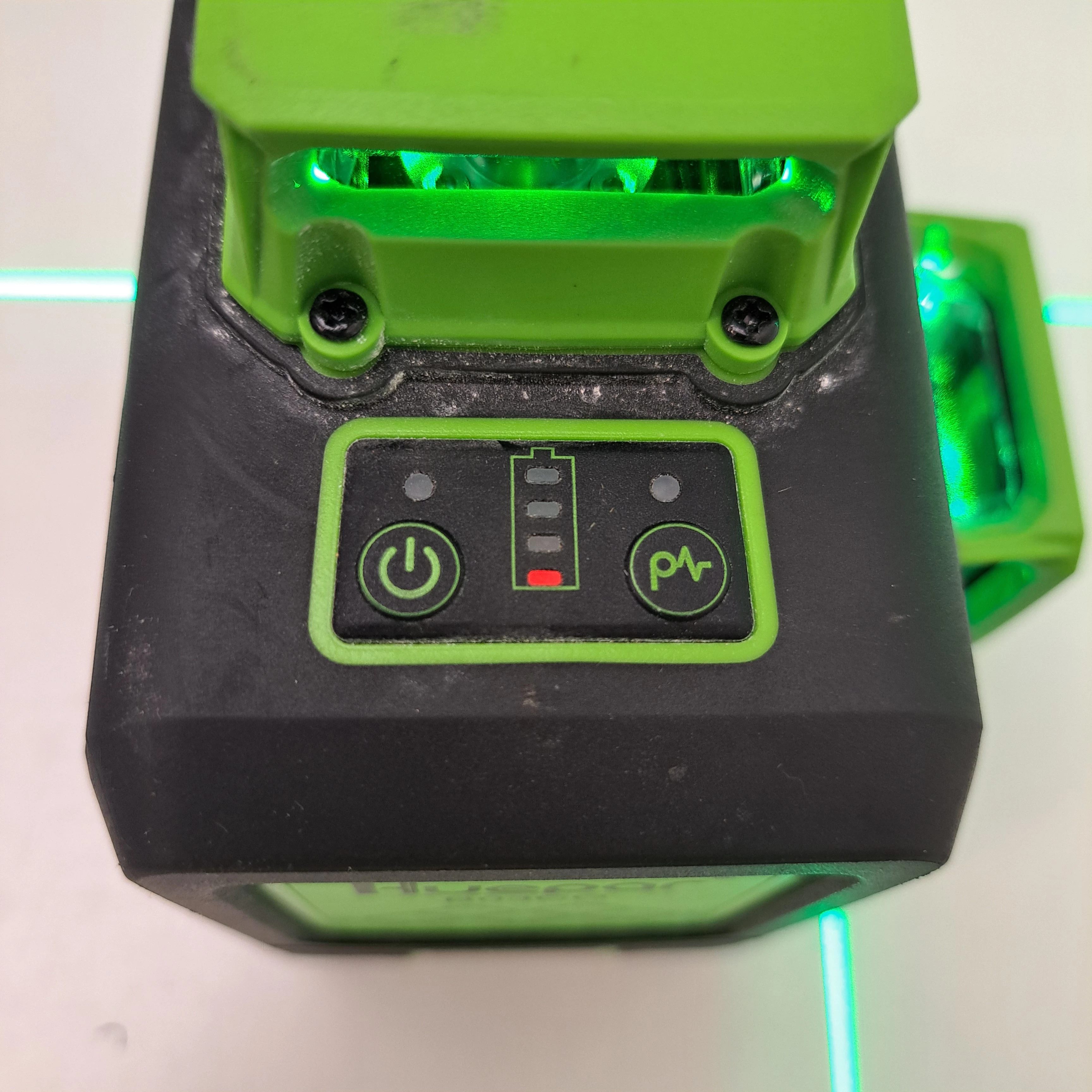 laser-krzyzowy-huepar-maksymalny-zasieg-pracy-40