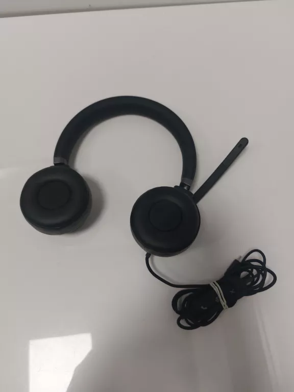 sluchawki-z-mikrofonem-lenovo-go-wired-anc-na-kabel-typ-c-ean-gtin-0195890370088