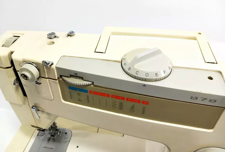 maszyna-do-szycia-lucznik-878-stopa-i-pokrowiec-kolor-dominujacy-129357-2