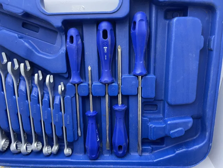 zestaw-narzedzi-recznych-lux-54-czesci-marka-248811-987750