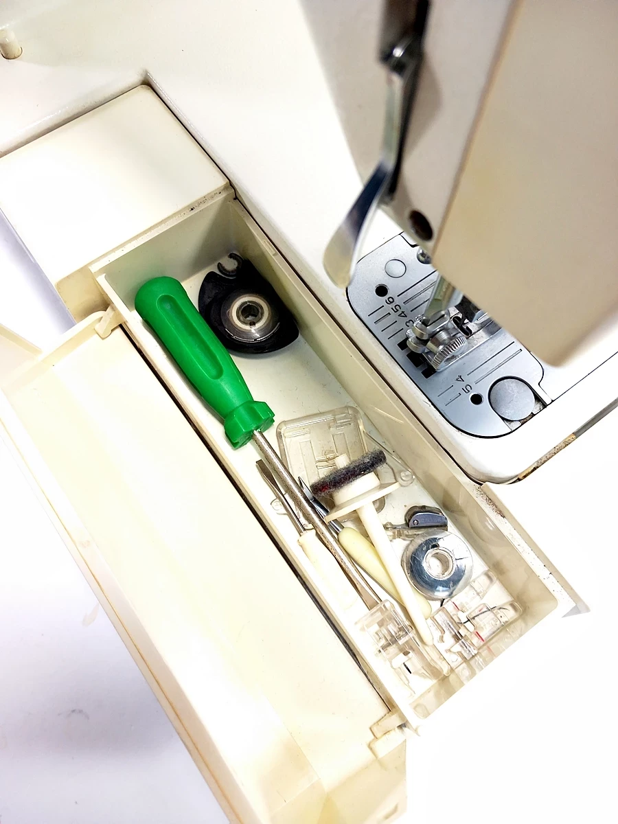 maszyna-do-szycia-lucznik-878-stopa-i-pokrowiec-funkcje-szycia-204065-16384