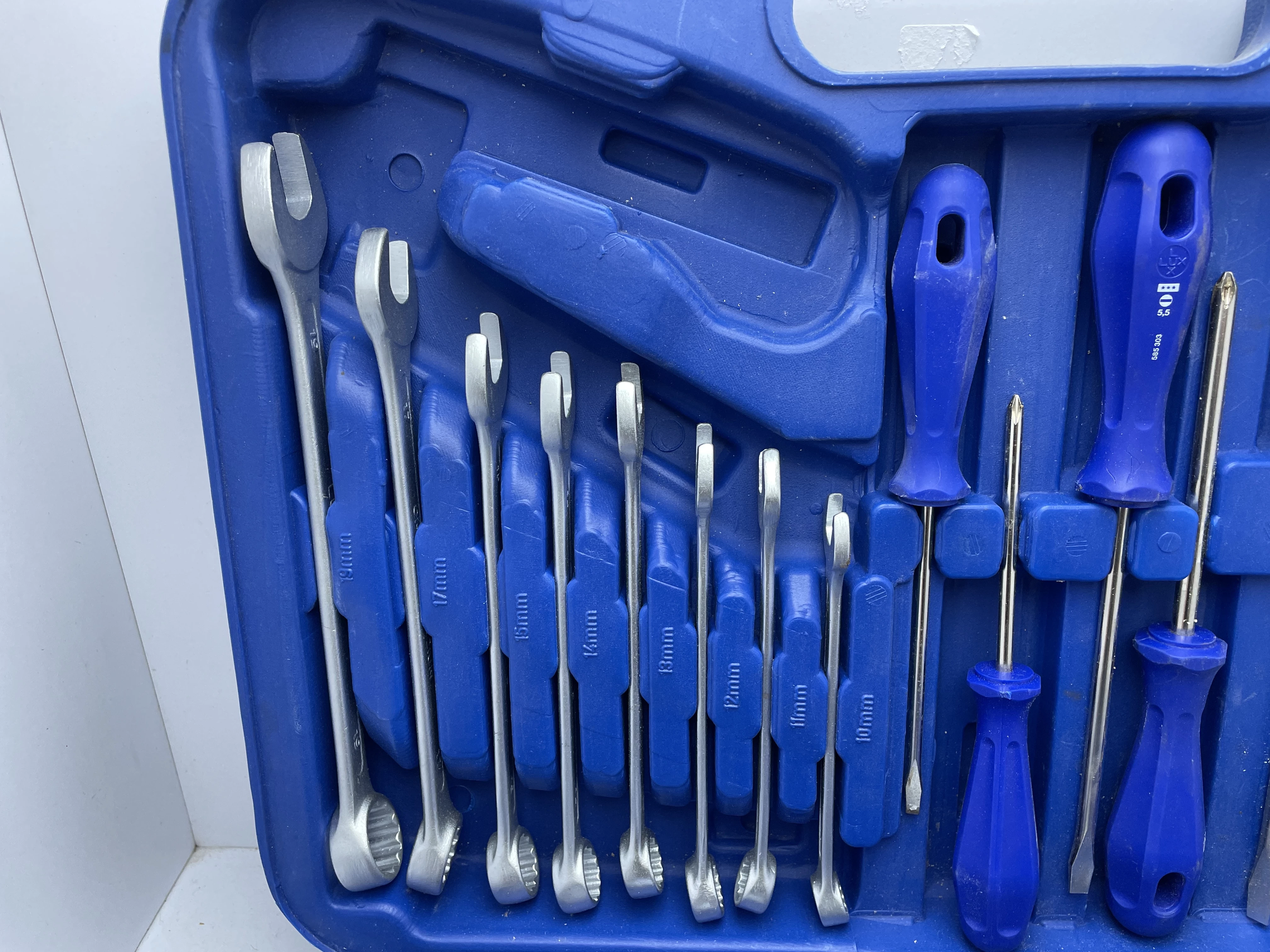 zestaw-narzedzi-recznych-lux-54-czesci-ean-gtin-4007875465503