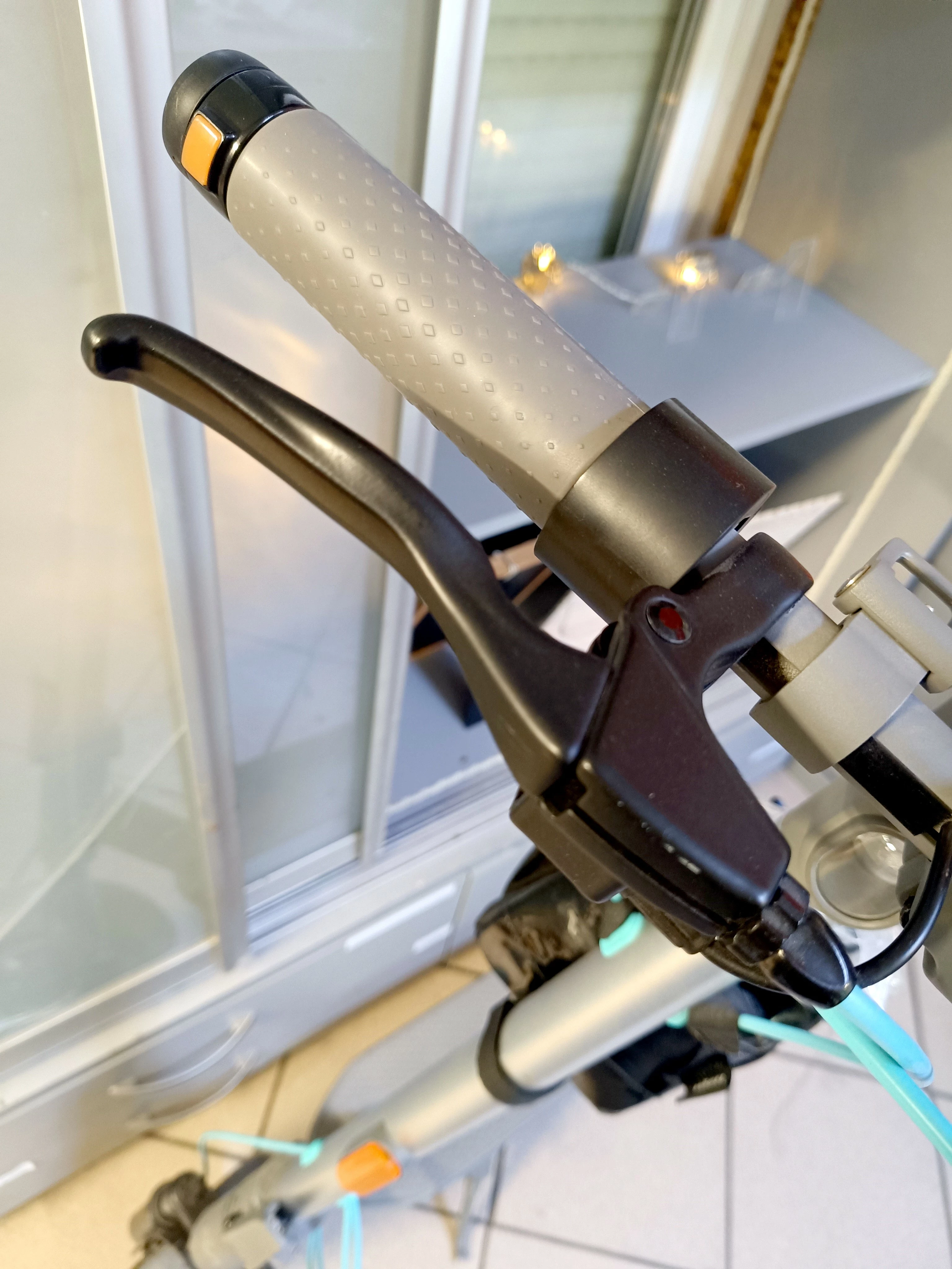 hulajnoga-elektryczna-motus-10-plus-2023-waga-1950