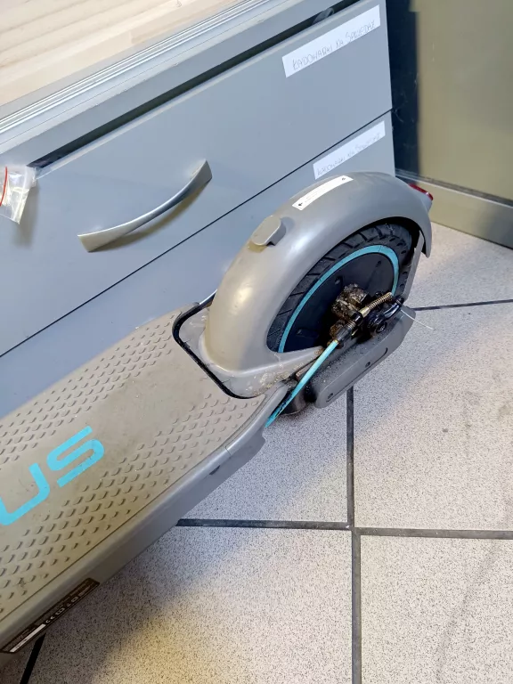 hulajnoga-elektryczna-motus-10-plus-2023-kod-producenta-akc085-1