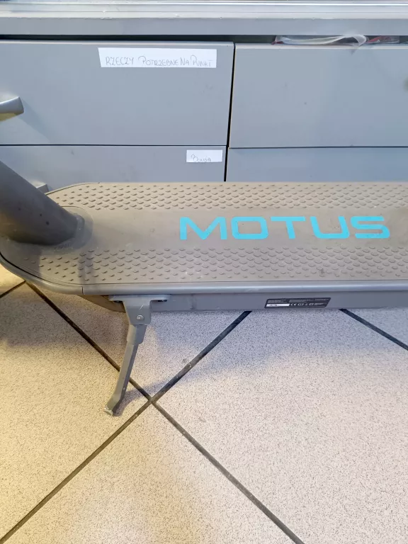 hulajnoga-elektryczna-motus-10-plus-2023-predkosc-maksymalna-2000