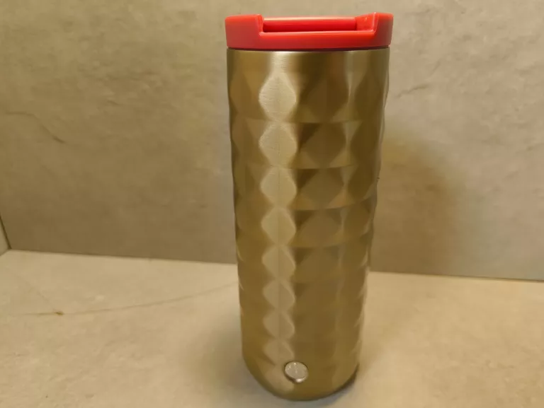 kubek-starbucks-zloty-osiedle-niepodleglosci-1-krakow