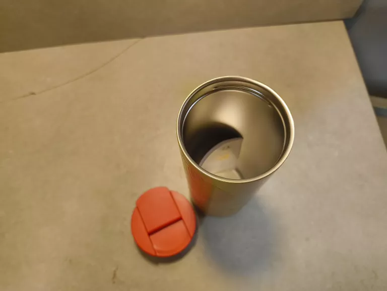 kubek-starbucks-zloty-we-wzory-gwiazdy-stan-11323-2