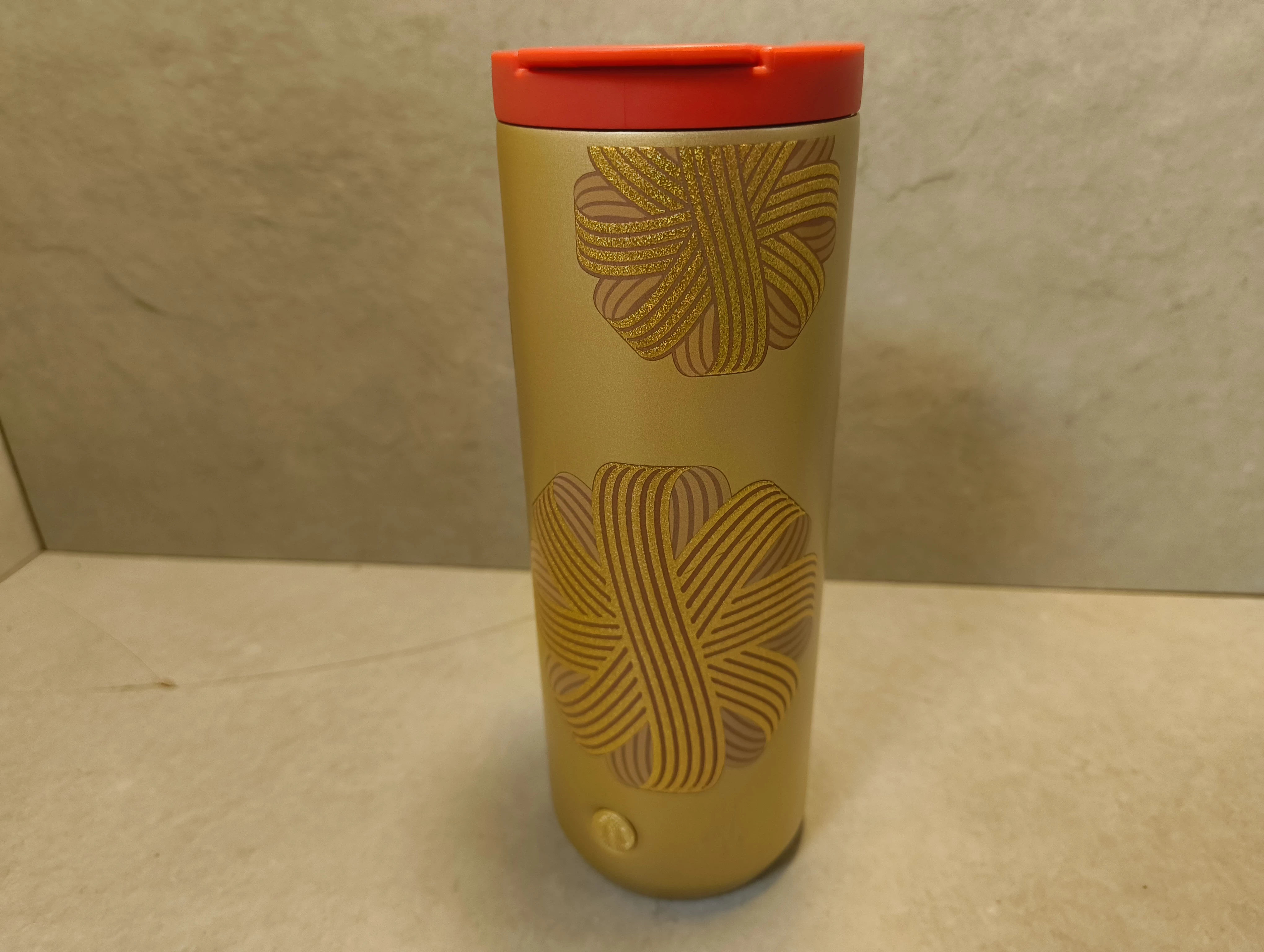 kubek-starbucks-zloty-we-wzory-gwiazdy-osiedle-niepodleglosci-1-krakow