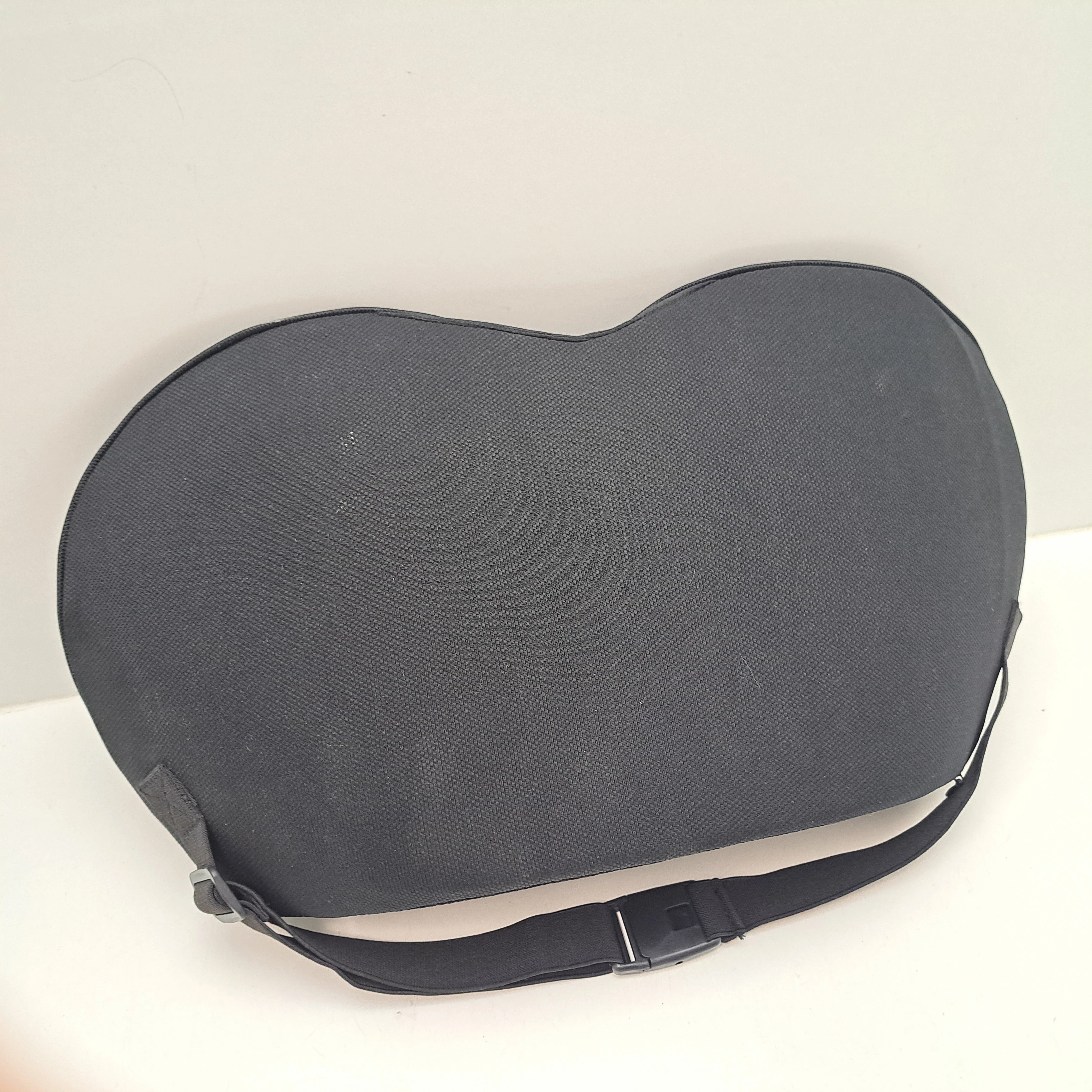 poduszka-pod-kark-czarna-ean-gtin-667357288590