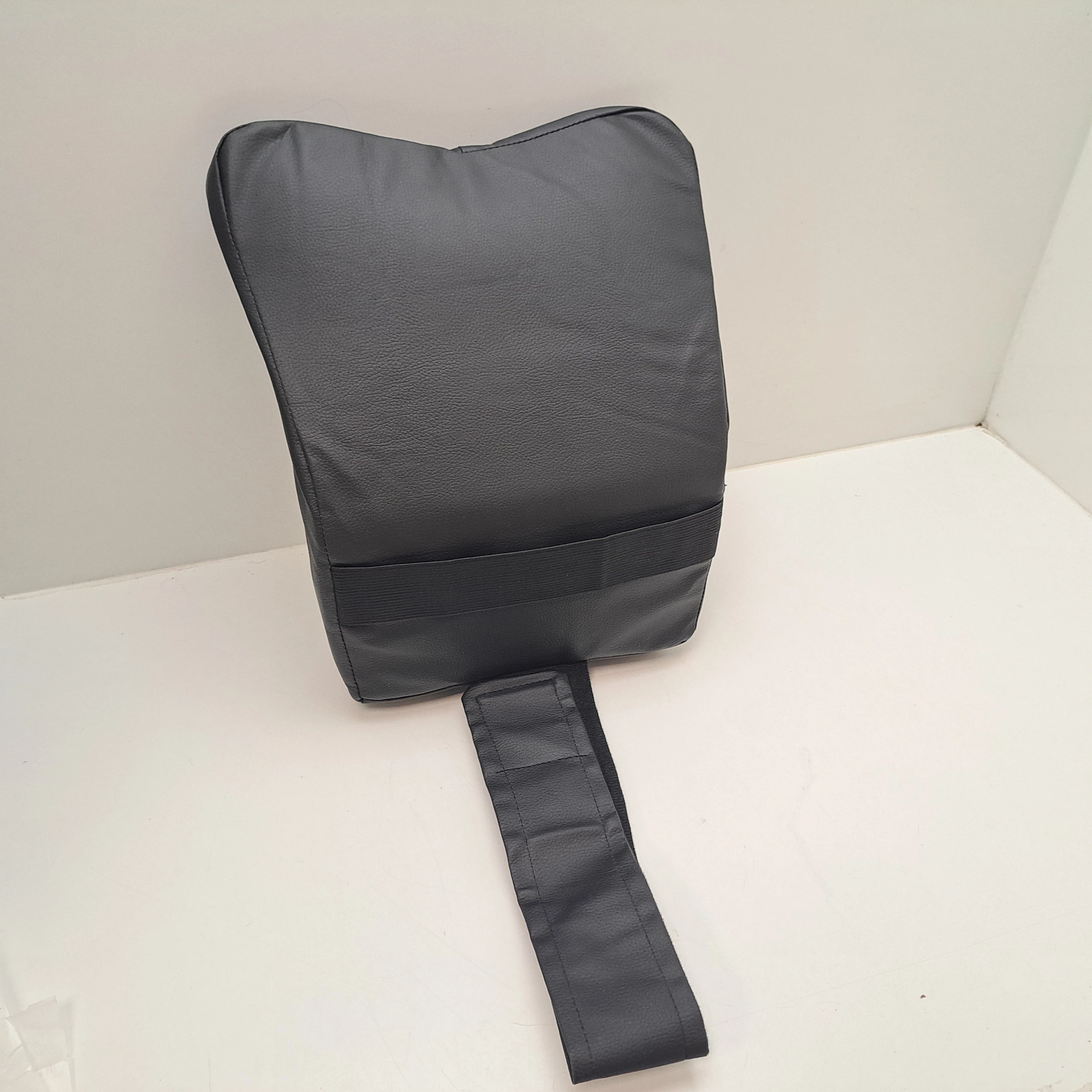 poduszka-pod-plecy-czarna-ean-gtin-885659388354