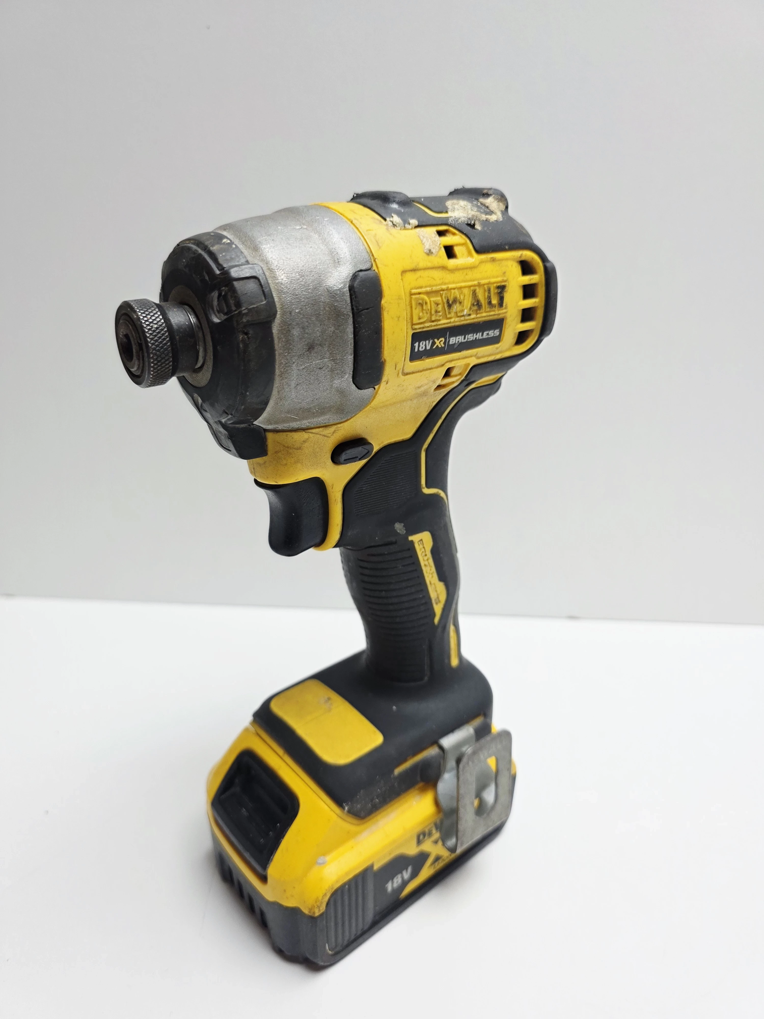 dewalt-dcf809-zakretarka-2xaku-lad-walizka-rodzaj-silnika-204657-221325