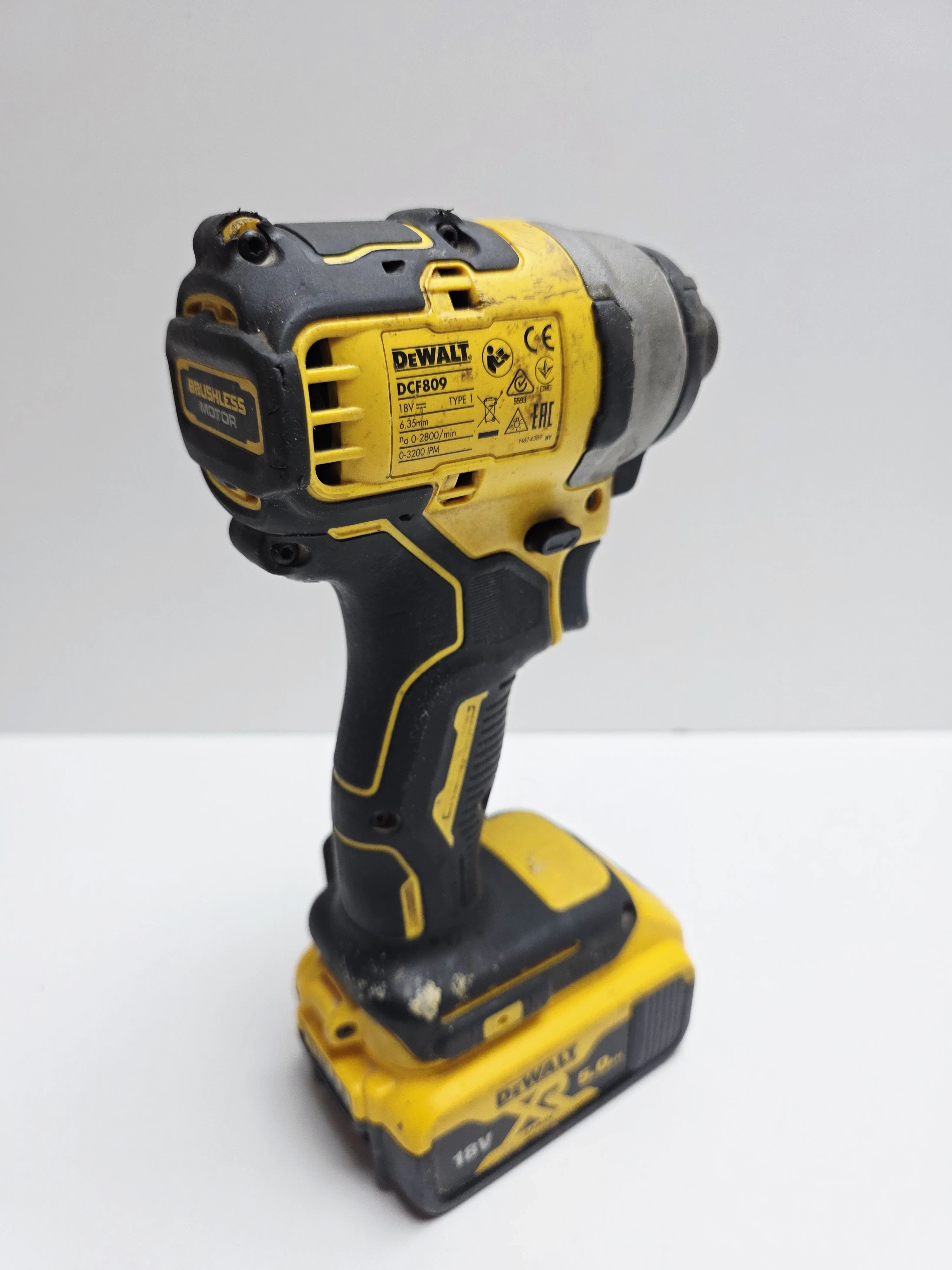 dewalt-dcf809-zakretarka-2xaku-lad-walizka-zasilanie-209202-1769478