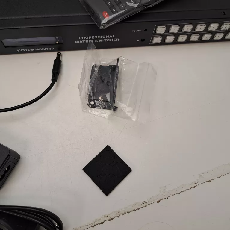 rozdzielacz-hdmi-2x8-4k-stan-11323-2