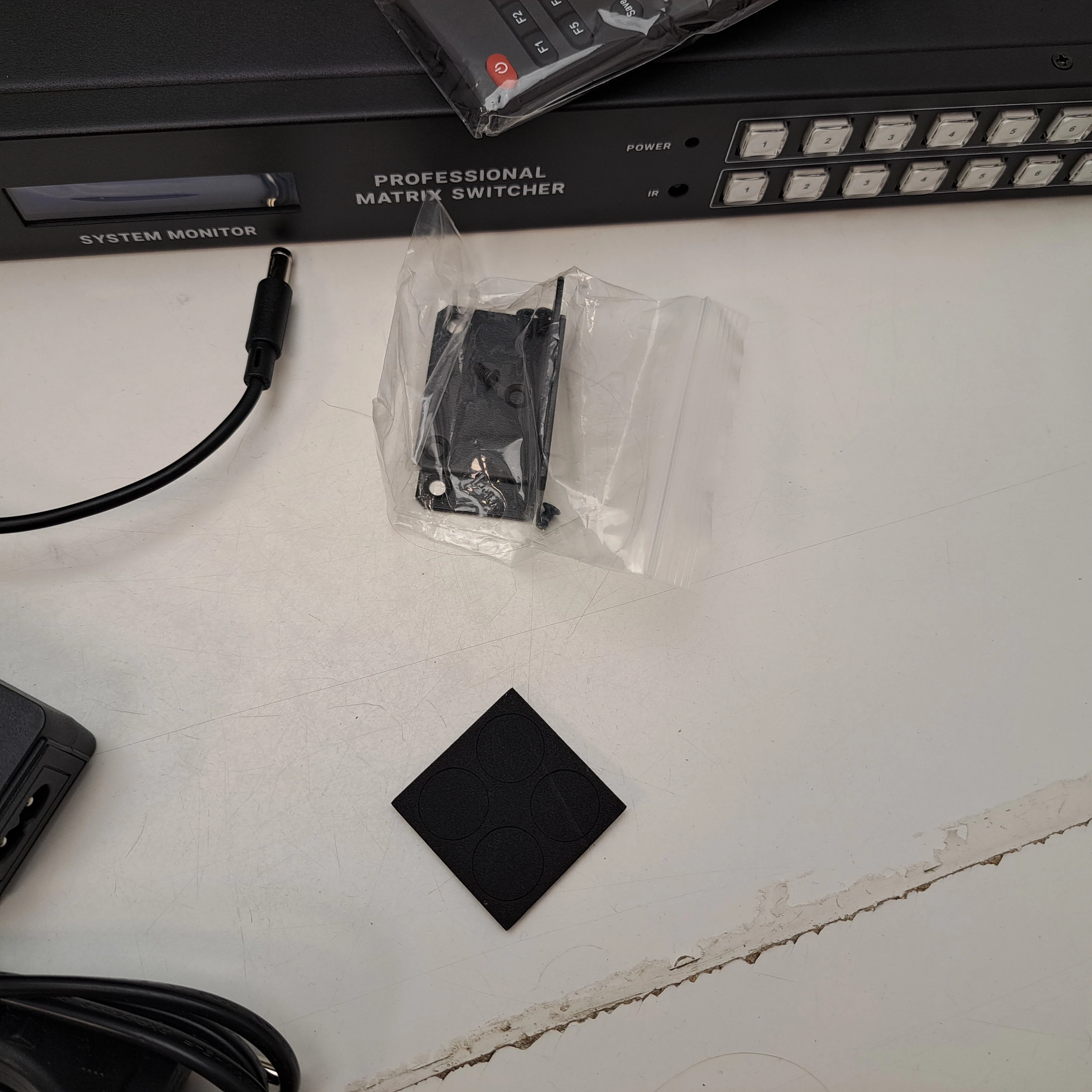 rozdzielacz-hdmi-2x8-4k-stan-11323-2