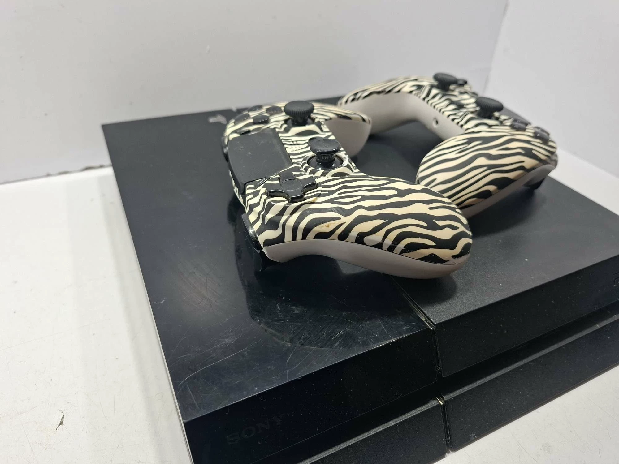 konsola-ps4-fat-2-x-pad-nie-org-ean-gtin-4260122883837